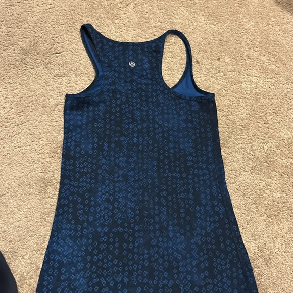 Lululemon workout top - Picture 2 of 3